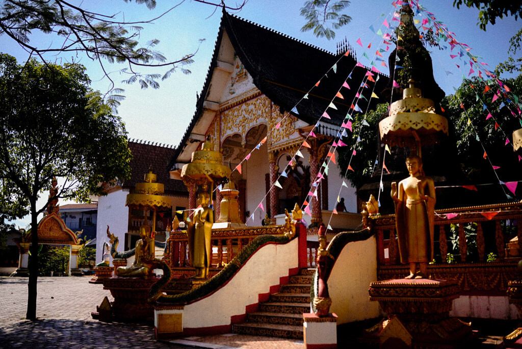 Tempel Wat That - Reisetipps für Vang Vieng - Peaks & Bites Reiseblog