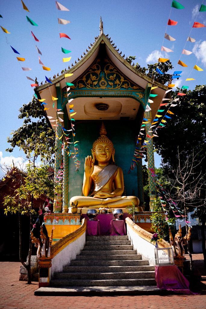 Tempel Wat That - Reisetipps für Vang Vieng - Peaks & Bites Reiseblog
