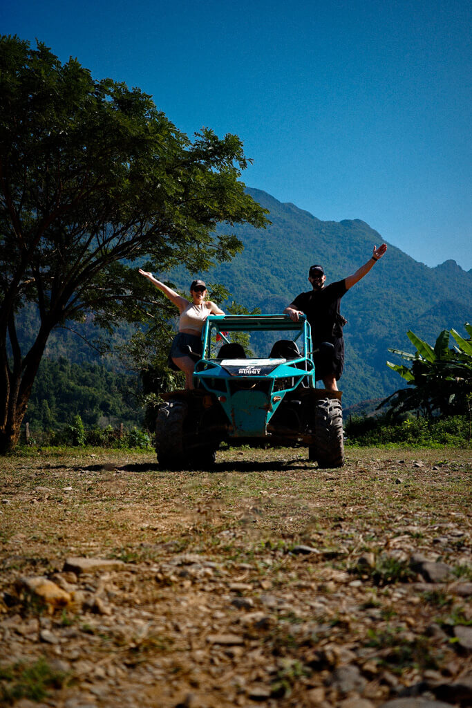 Buggy Tour Vang Vieng zu Lagunen - Peaks & Bites